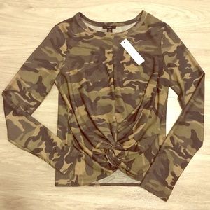 🍾 Drew Camouflage Twist Front Top